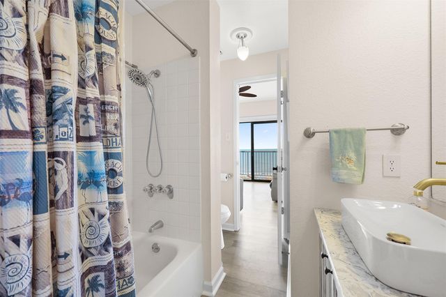 7700 Seawall Boulevard 611, Galveston, TX 77551