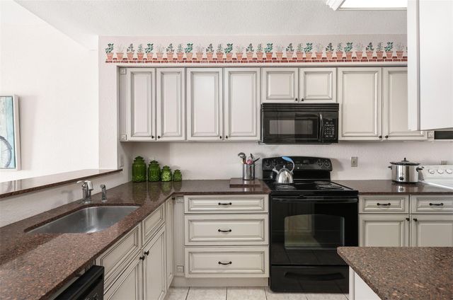 7700 Seawall Boulevard 611, Galveston, TX 77551