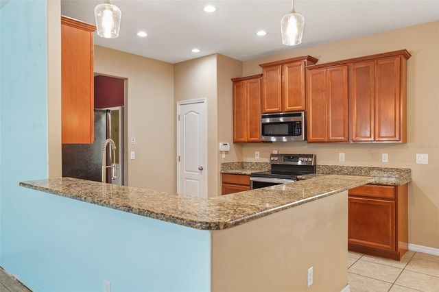 3205 BAYFLOWER AVE, St Cloud, FL 34773