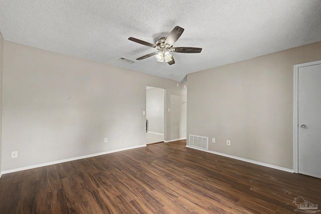 3936 Elmcrest Dr, Pensacola, FL 32504