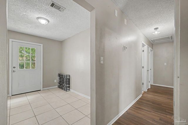 3936 Elmcrest Dr, Pensacola, FL 32504