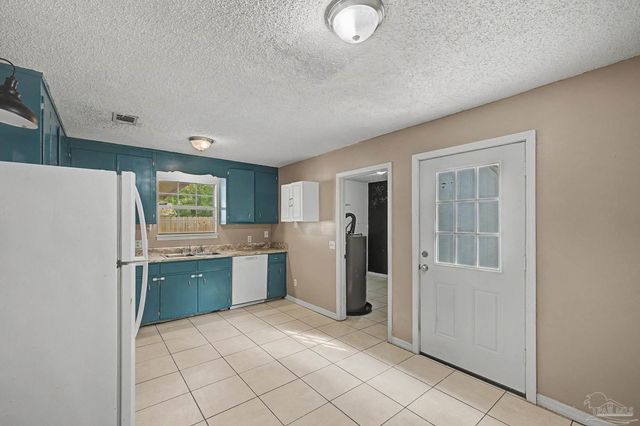 3936 Elmcrest Dr, Pensacola, FL 32504