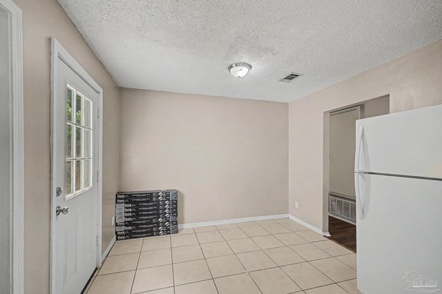 3936 Elmcrest Dr, Pensacola, FL 32504