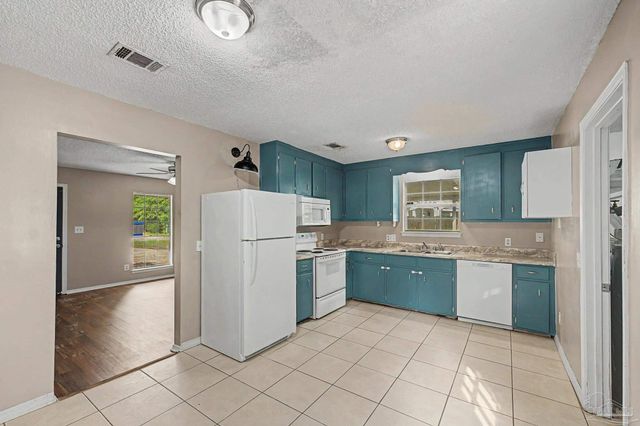 3936 Elmcrest Dr, Pensacola, FL 32504