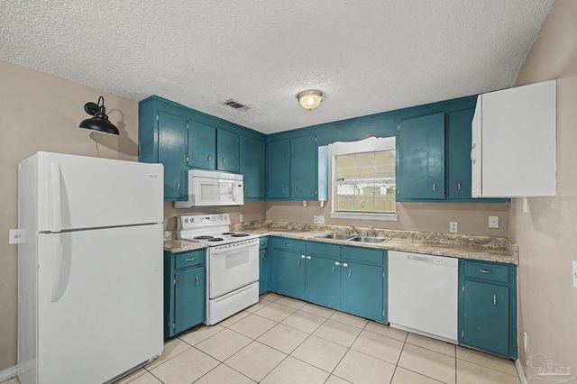 3936 Elmcrest Dr, Pensacola, FL 32504