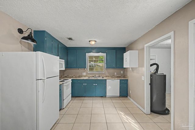 3936 Elmcrest Dr, Pensacola, FL 32504