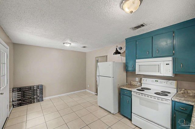 3936 Elmcrest Dr, Pensacola, FL 32504