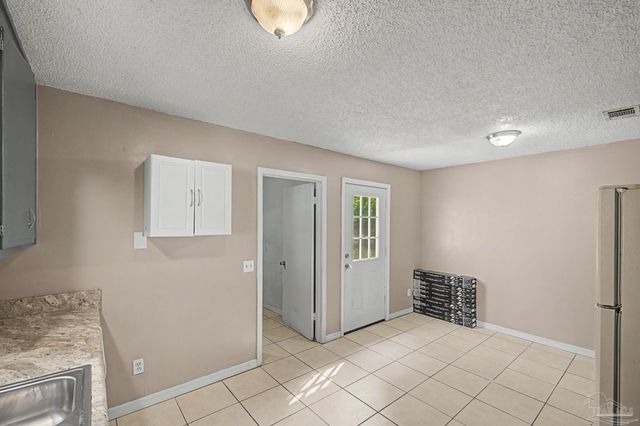 3936 Elmcrest Dr, Pensacola, FL 32504