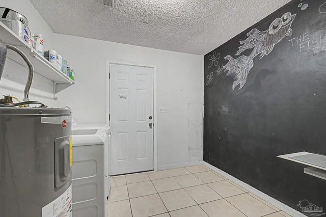 3936 Elmcrest Dr, Pensacola, FL 32504