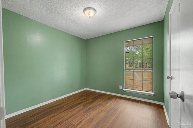 3936 Elmcrest Dr, Pensacola, FL 32504