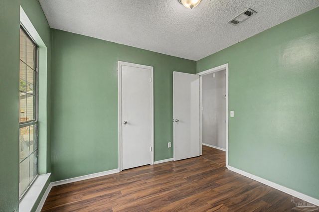 3936 Elmcrest Dr, Pensacola, FL 32504