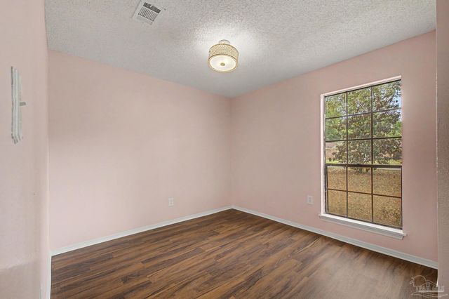 3936 Elmcrest Dr, Pensacola, FL 32504