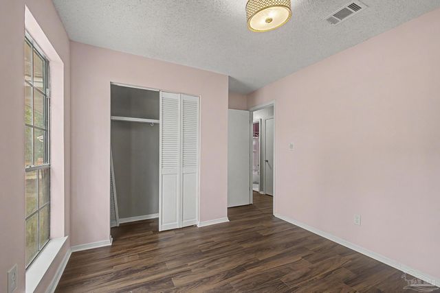 3936 Elmcrest Dr, Pensacola, FL 32504