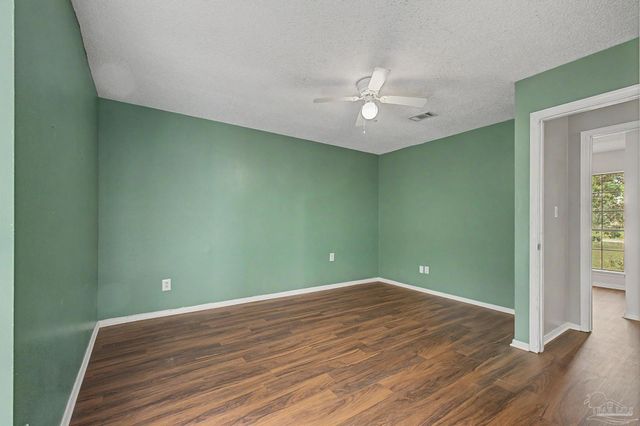 3936 Elmcrest Dr, Pensacola, FL 32504