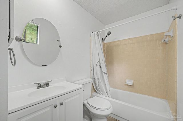 3936 Elmcrest Dr, Pensacola, FL 32504