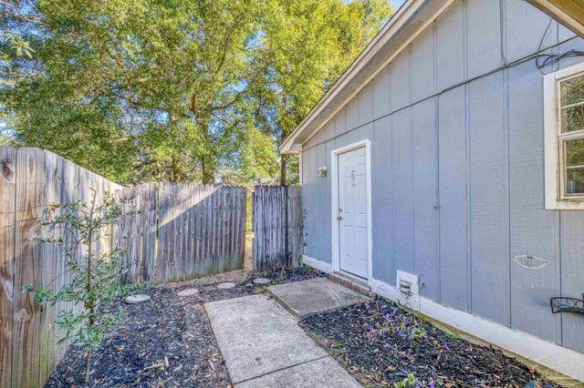 3936 Elmcrest Dr, Pensacola, FL 32504