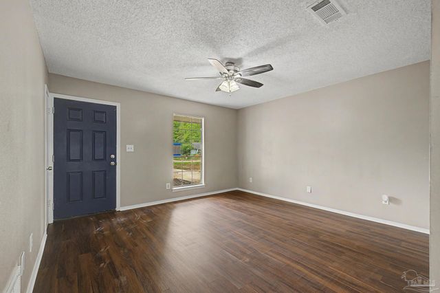 3936 Elmcrest Dr, Pensacola, FL 32504