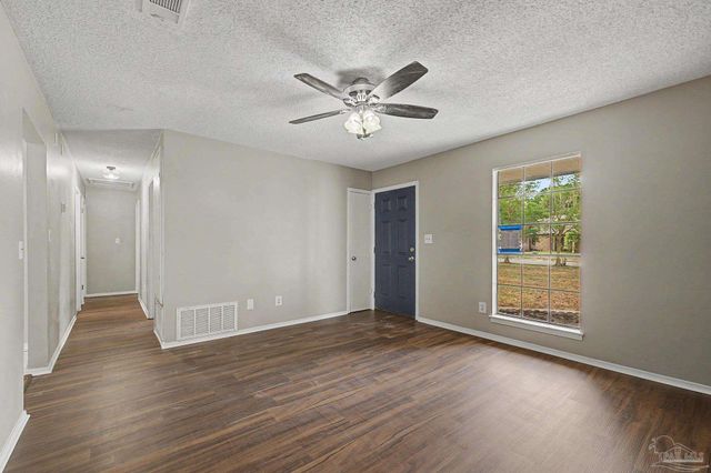 3936 Elmcrest Dr, Pensacola, FL 32504