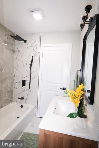 2103 N LOCUST ST, Wilmington, DE 19802