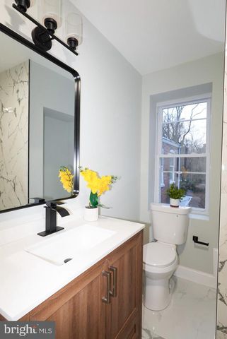 2103 N LOCUST ST, Wilmington, DE 19802