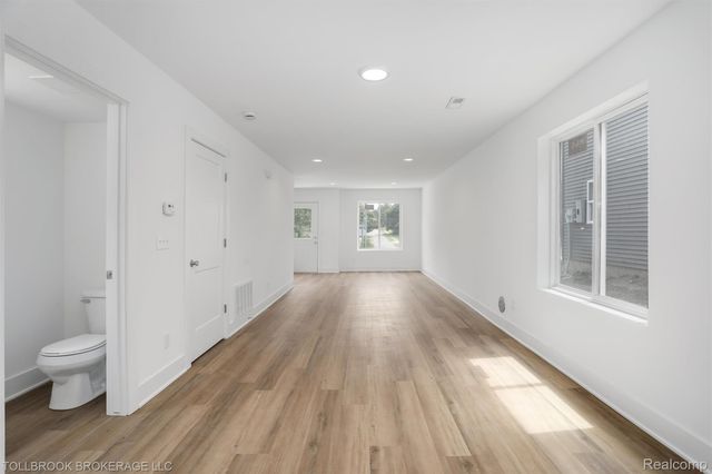 57 N. Roselawn, Pontiac, MI 48342