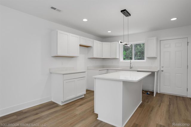 57 N. Roselawn, Pontiac, MI 48342