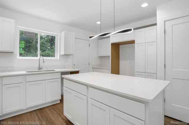 57 N. Roselawn, Pontiac, MI 48342