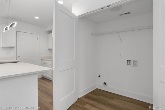 57 N. Roselawn, Pontiac, MI 48342