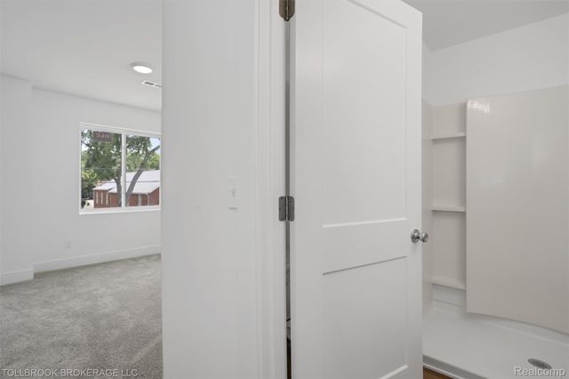 57 N. Roselawn, Pontiac, MI 48342