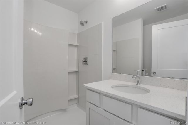 57 N. Roselawn, Pontiac, MI 48342