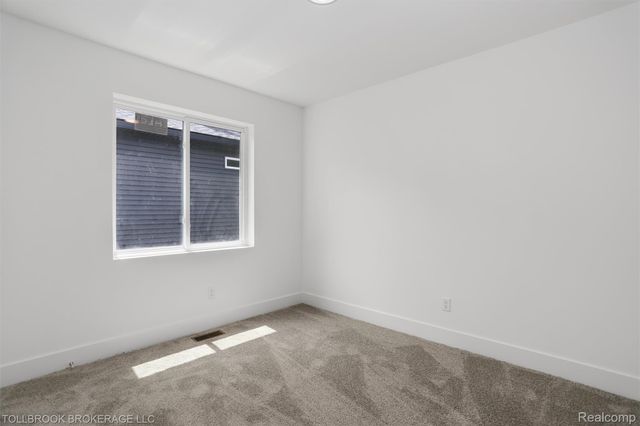 57 N. Roselawn, Pontiac, MI 48342