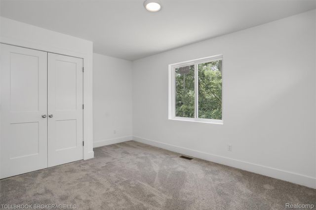 57 N. Roselawn, Pontiac, MI 48342