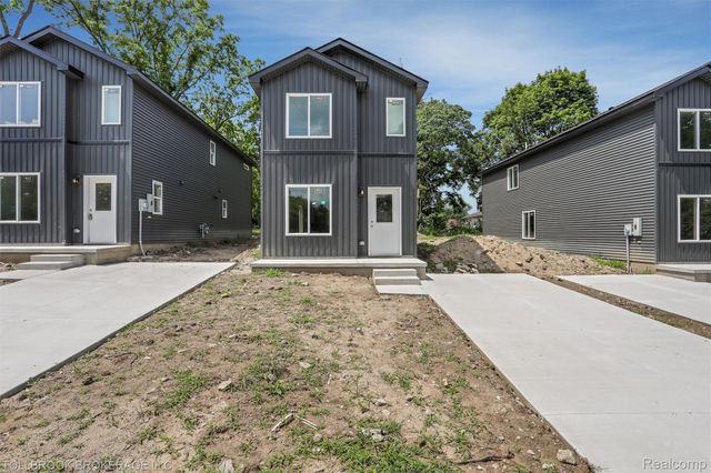 57 N. Roselawn, Pontiac, MI 48342