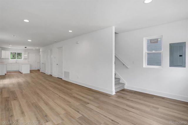 57 N. Roselawn, Pontiac, MI 48342