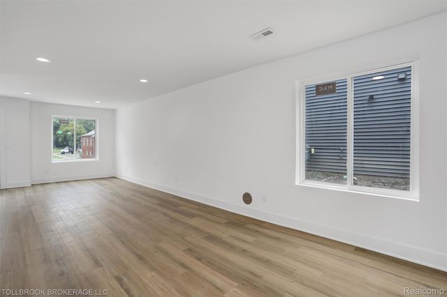 57 N. Roselawn, Pontiac, MI 48342