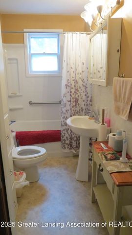 129 W Pearl Street, Ovid, MI 48866