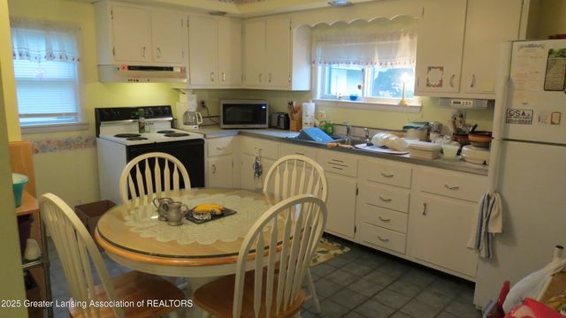 129 W Pearl Street, Ovid, MI 48866