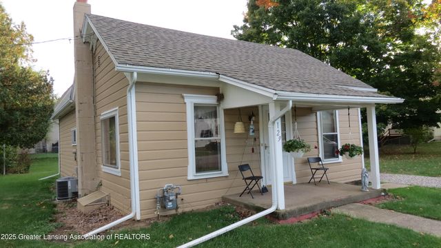 129 W Pearl Street, Ovid, MI 48866