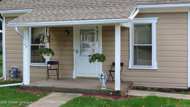 129 W Pearl Street, Ovid, MI 48866