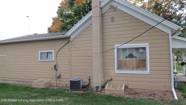 129 W Pearl Street, Ovid, MI 48866