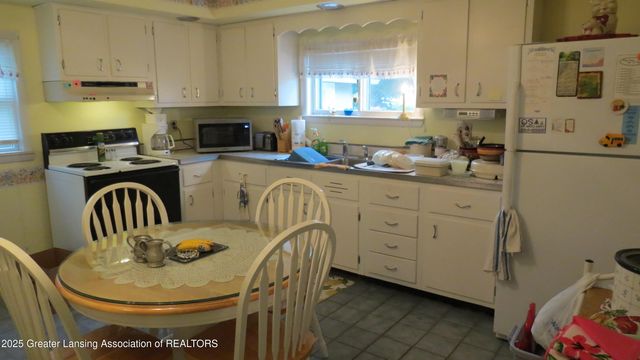 129 W Pearl Street, Ovid, MI 48866