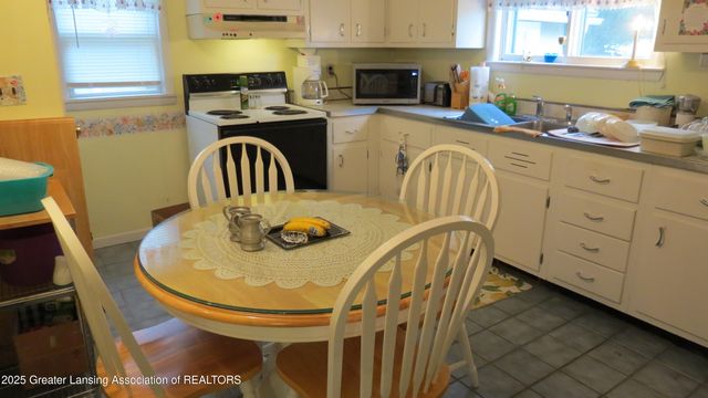 129 W Pearl Street, Ovid, MI 48866