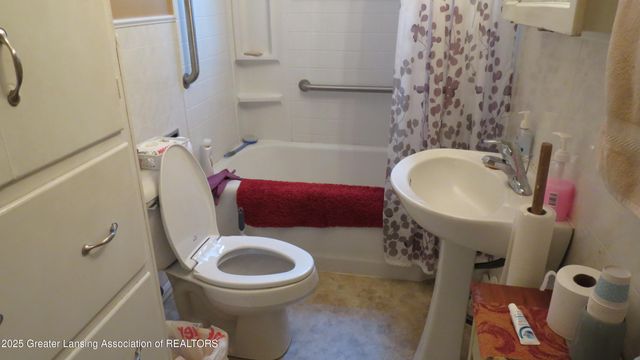 129 W Pearl Street, Ovid, MI 48866