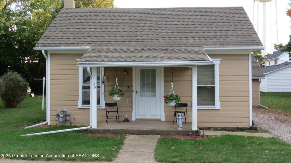 129 W Pearl Street, Ovid, MI 48866