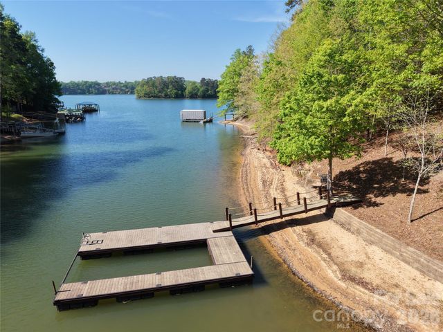 163 High Lake Drive, Statesville, NC 28677