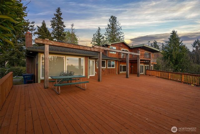 28017 13th Avenue S, Des Moines, WA 98198