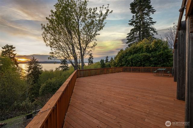 28017 13th Avenue S, Des Moines, WA 98198