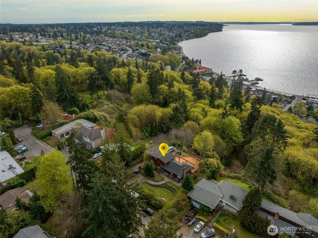 28017 13th Avenue S, Des Moines, WA 98198