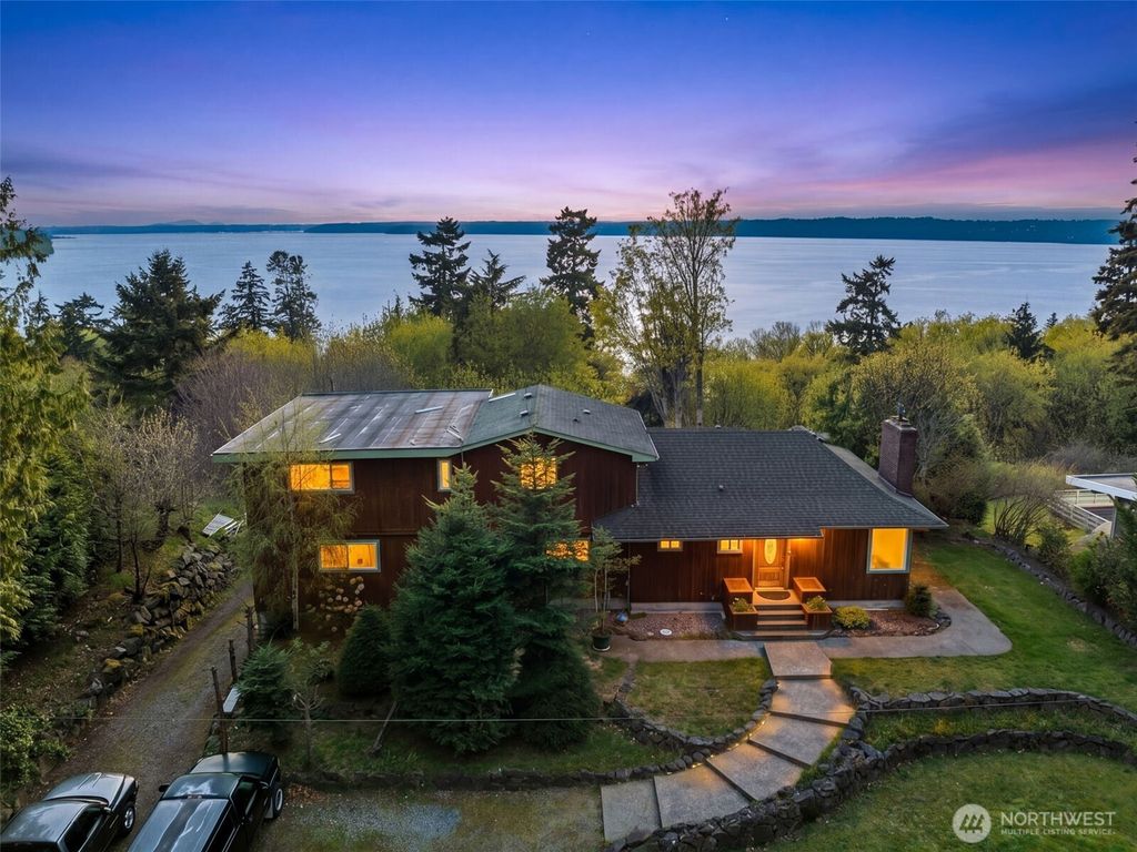28017 13th Avenue S, Des Moines, WA 98198