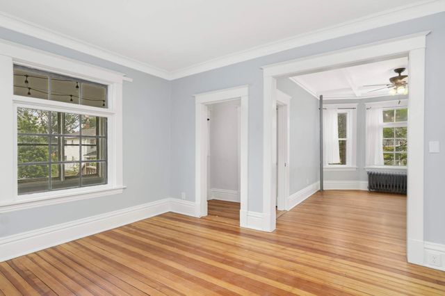 198 Robie Street W, Saint Paul, MN 55107